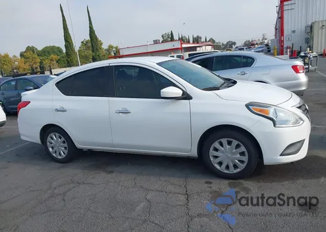 2015 Nissan Versa 1.6 S/1.6 S+/1.6 Sl/1.6 Sv z USA, uszkodzony, nr VIN 3N1CN7AP4FL909277